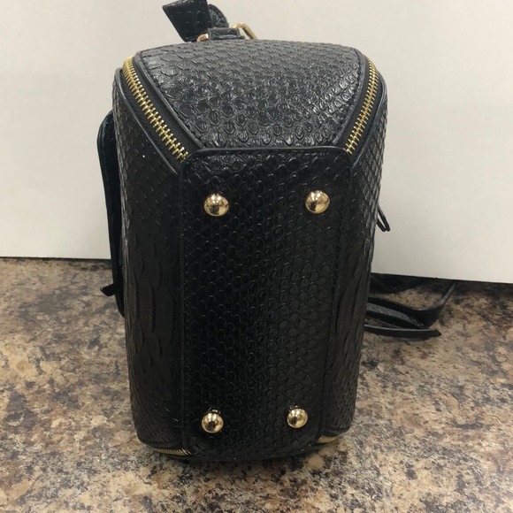 NEW -IMITATION Crocodile Black Purse - Picture 7 of 7